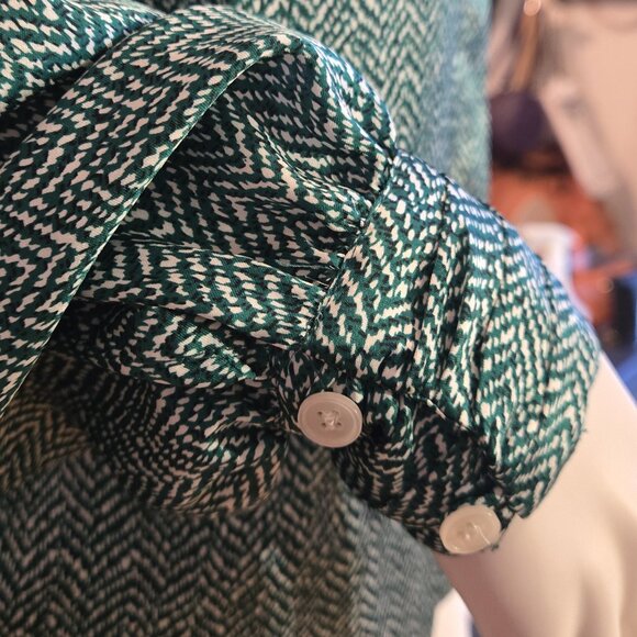 Vintage Green Printed Stylish Blouse size Large 12 - Picture 3 of 8